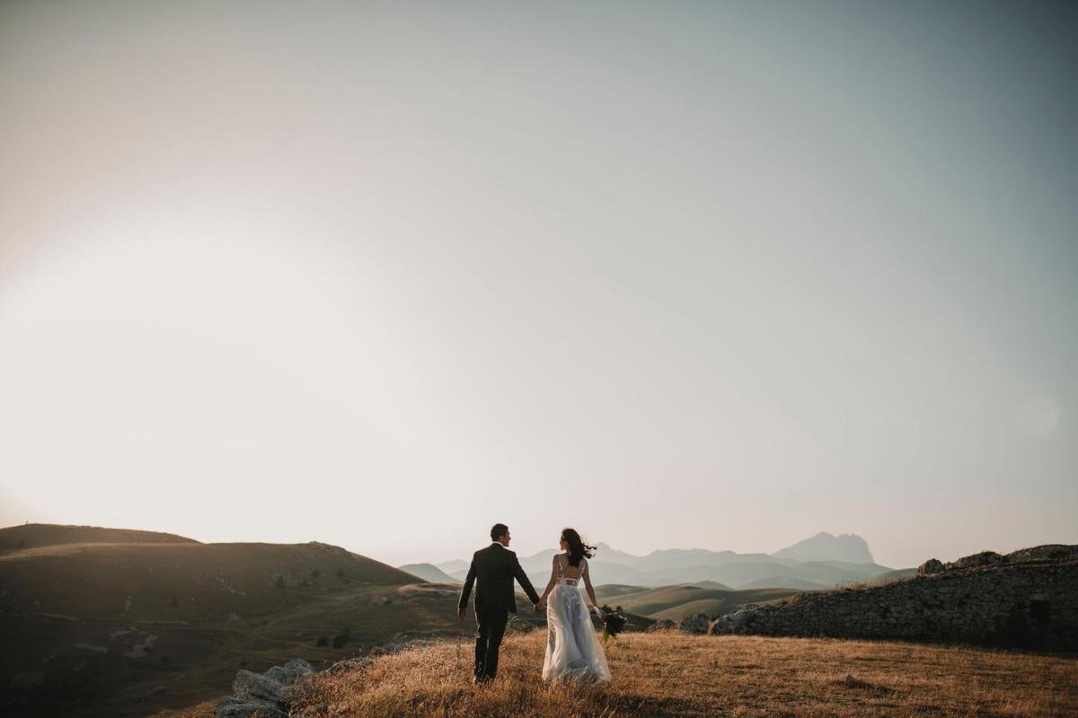 7 Essential Financial Conversations to Have with Your Fiancé Before Marriage