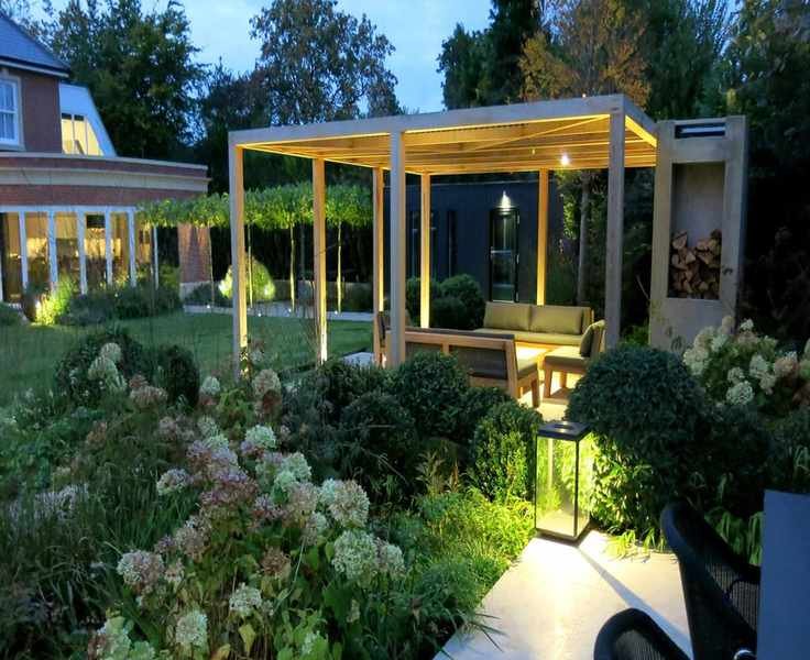 Designing a Pergola: Key Tips and Plant Choices for Your Garden