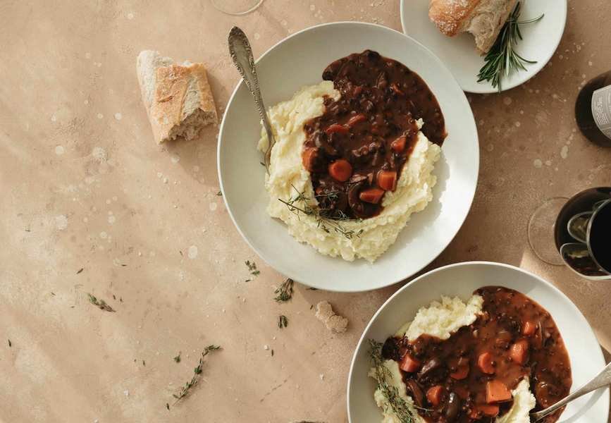 Cozy Up with This Vegetarian Coq au Vin for a Romantic Evening