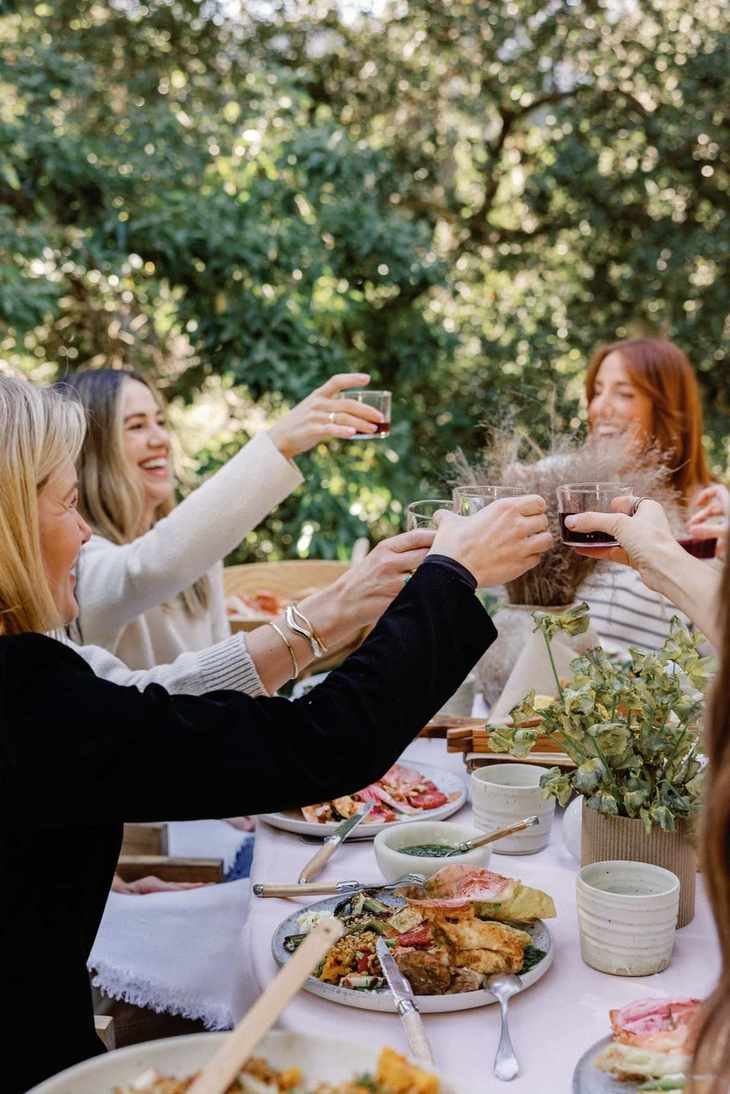 Affordable Hosting Tips That Maintain Style and Atmosphere
