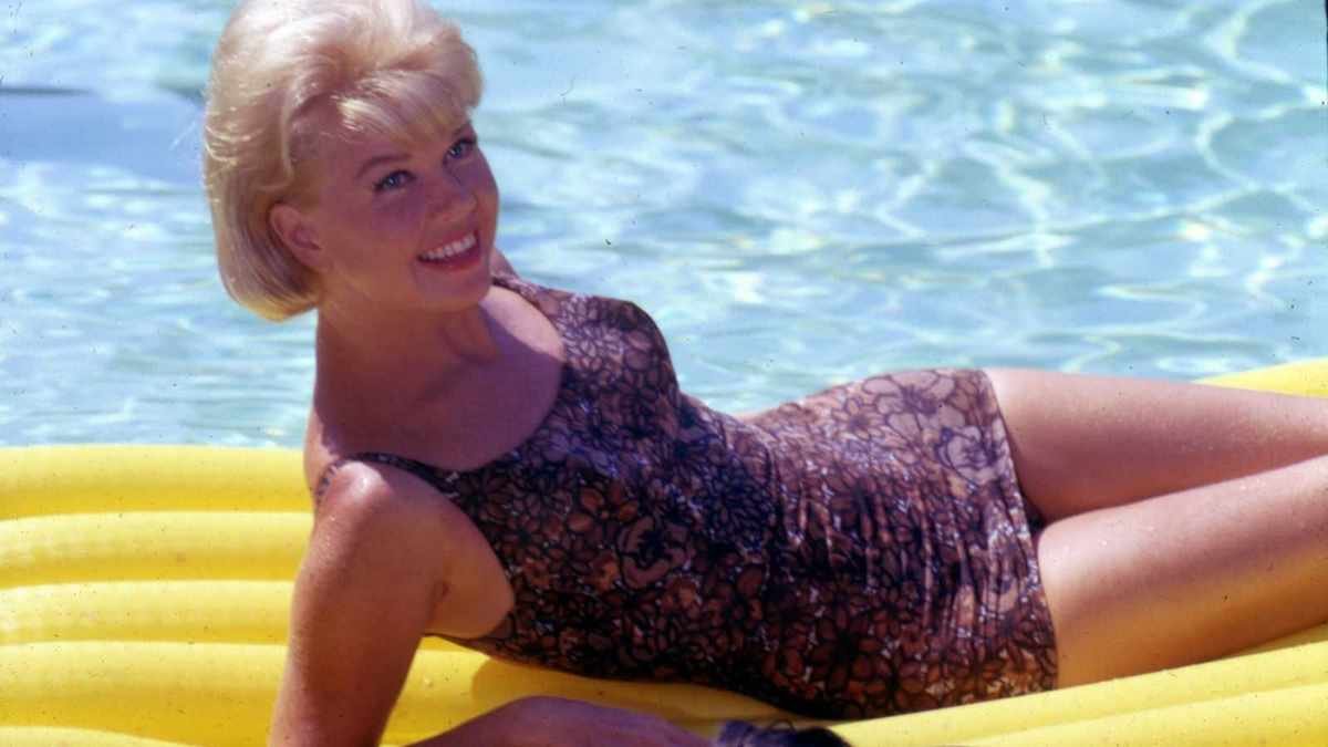 Diving Boards: The Retro Pool Accessory Making a Comeback This Summer