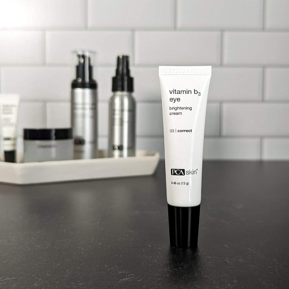 Revitalize Your Look with Vitamin B3 Eye Brightening Cream