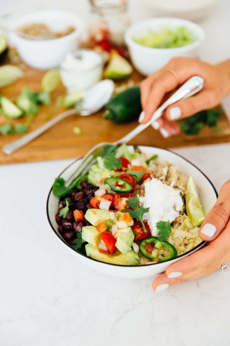 Delicious Slow Cooker Chicken Burrito Bowls for Any Gathering