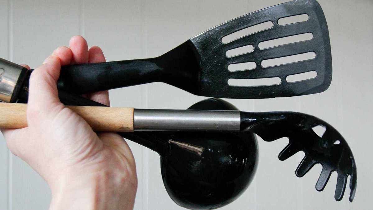 Replace Black Plastic Tools for a Safer Kitchen in 2025