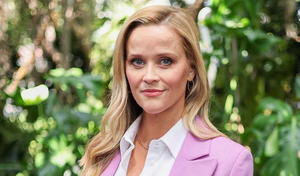Reese Witherspoon’s Striking Porch Shows How Bold Black Paint Works Wonders