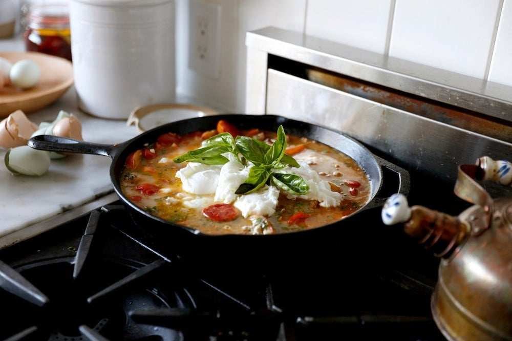 Hearty Skillet Tomato Basil Soup for a Cozy Dinner