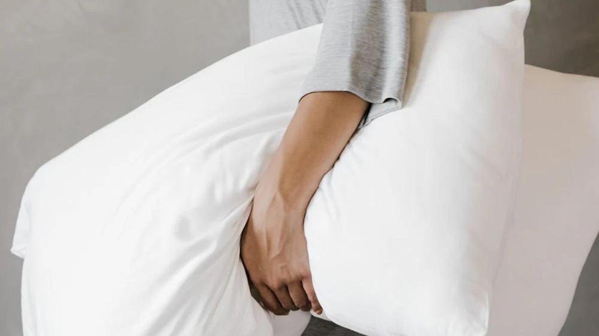 Discover the Comfort of Silk Pillows: Cozy Earth's Luxurious Option