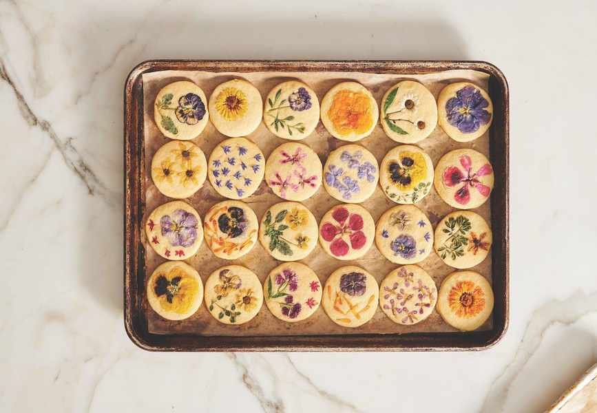 Celebrate Spring with Delicious Shortbread Flower Cookies