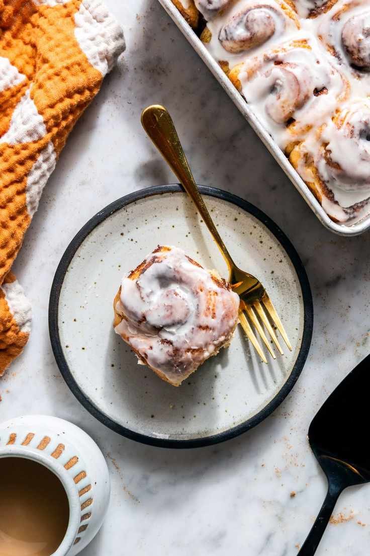 Mini Cardamom Cinnamon Rolls: A Festive Baking Must-Try