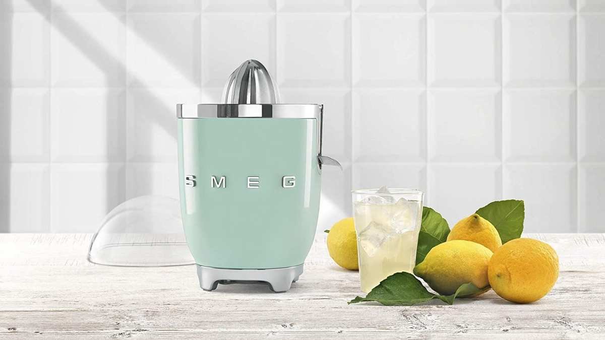 SMEG Citrus Juicer Review – A Luxurious Addition to Your Kitchen